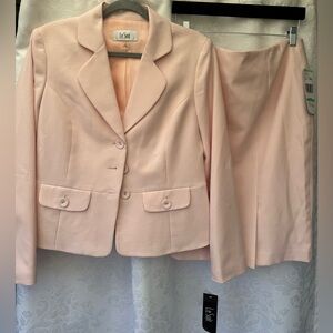 Le Suit 2-Piece Blush Pink Skirt Suit | Size 8 | Classic Tailored Set